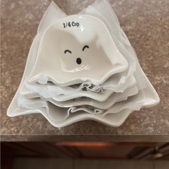 Ghost Shaped Measuring Cups by whimsical cupboard 10 strawberry St - Picture 1 of 3